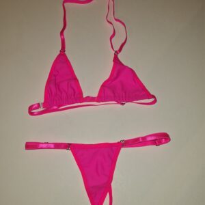 De bikini's zijn gemaakt om mee te zonnen, met dit design creëer de welbekende strakke Braziliaanse tanlines.